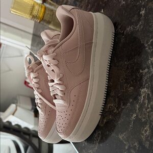 Nike Women's Pink & White New Sneakers